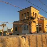 Il cosiddetto �palazzo degli spiriti� di San Giorgio, una villa in stile liberty di colore giallo ocra risalente agli anni 30 del Novecento